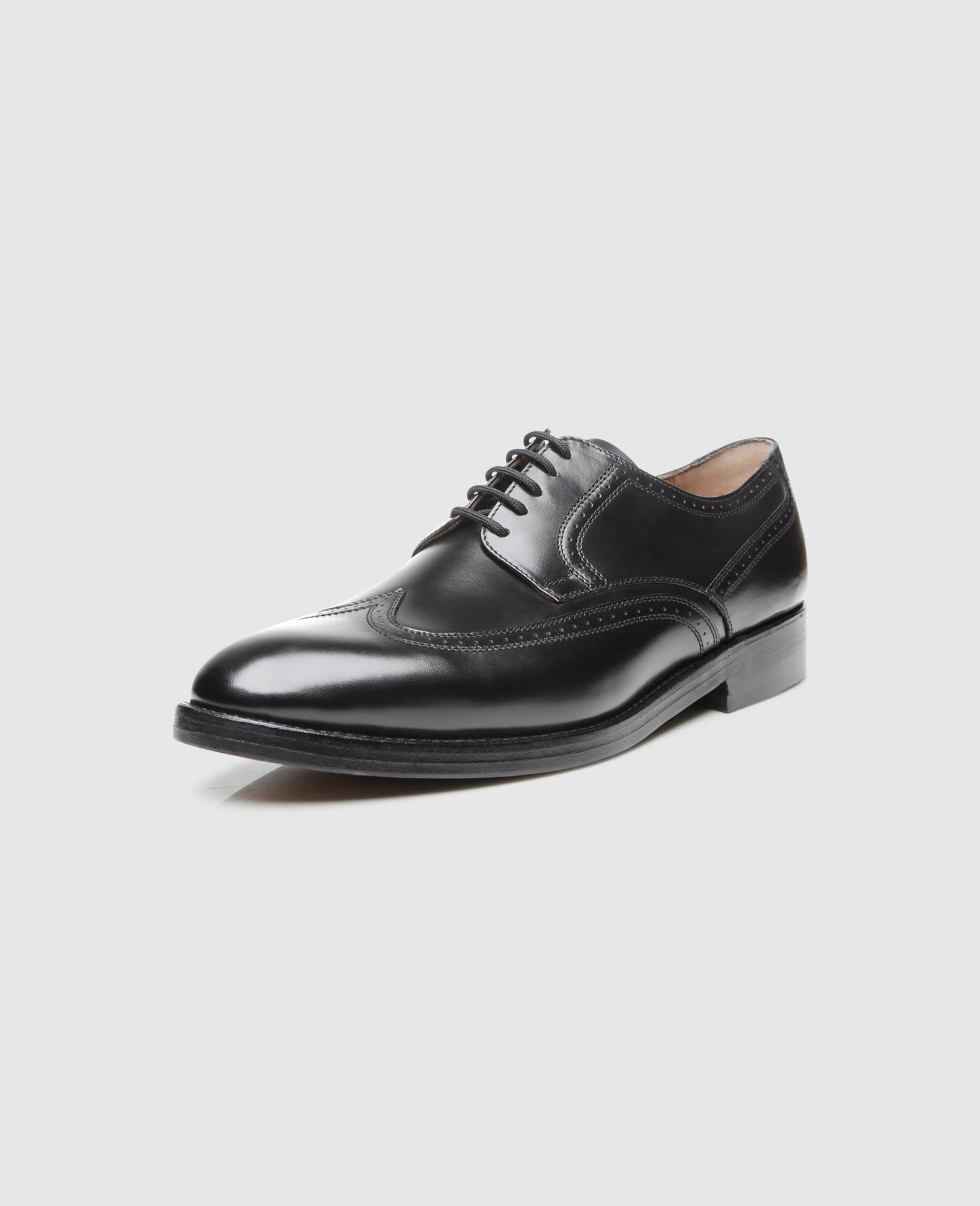 Text: Men's Goodyear-welted shoe made of Boxcalf leather