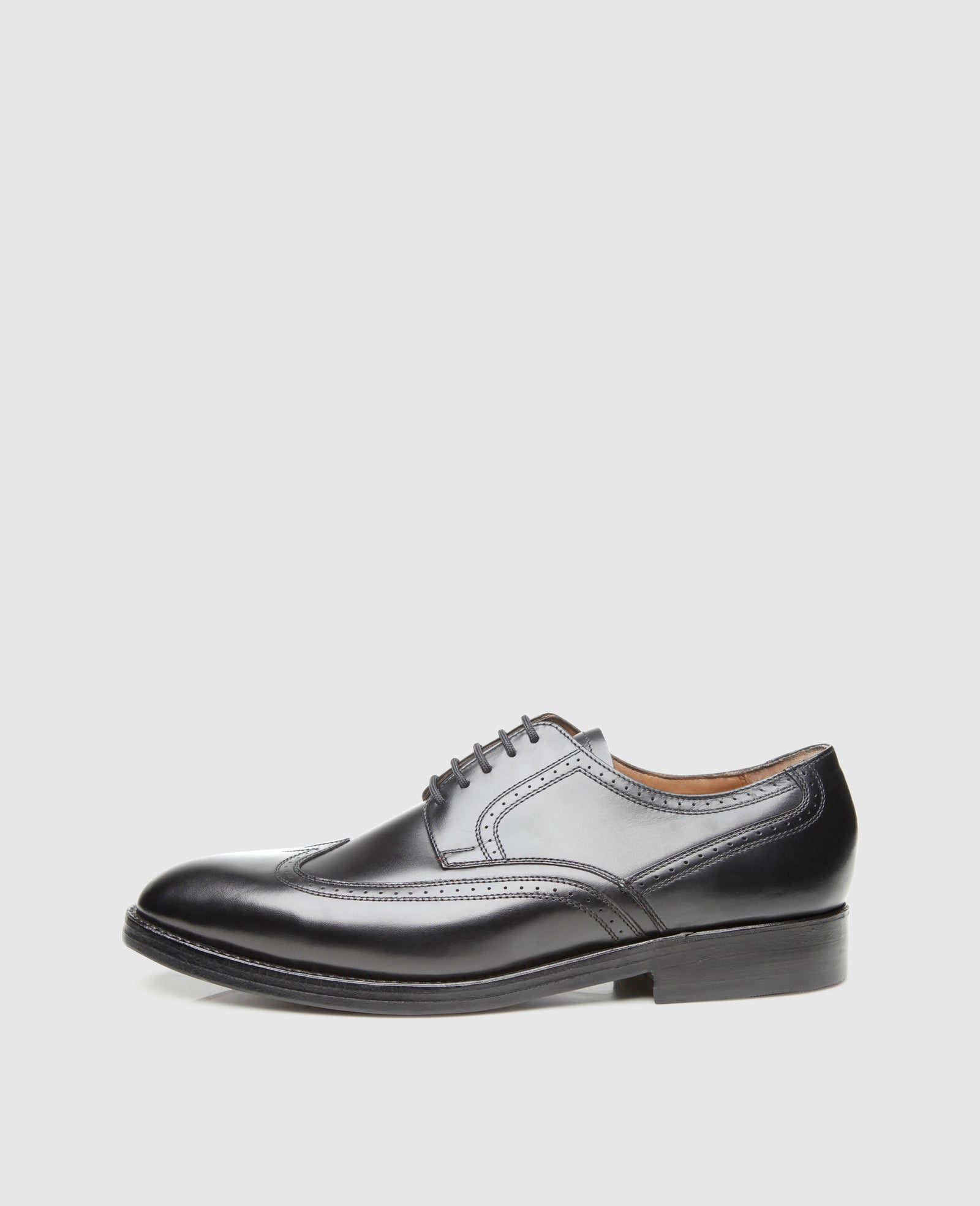 Text: Men's Goodyear-welted shoe made of Boxcalf leather
