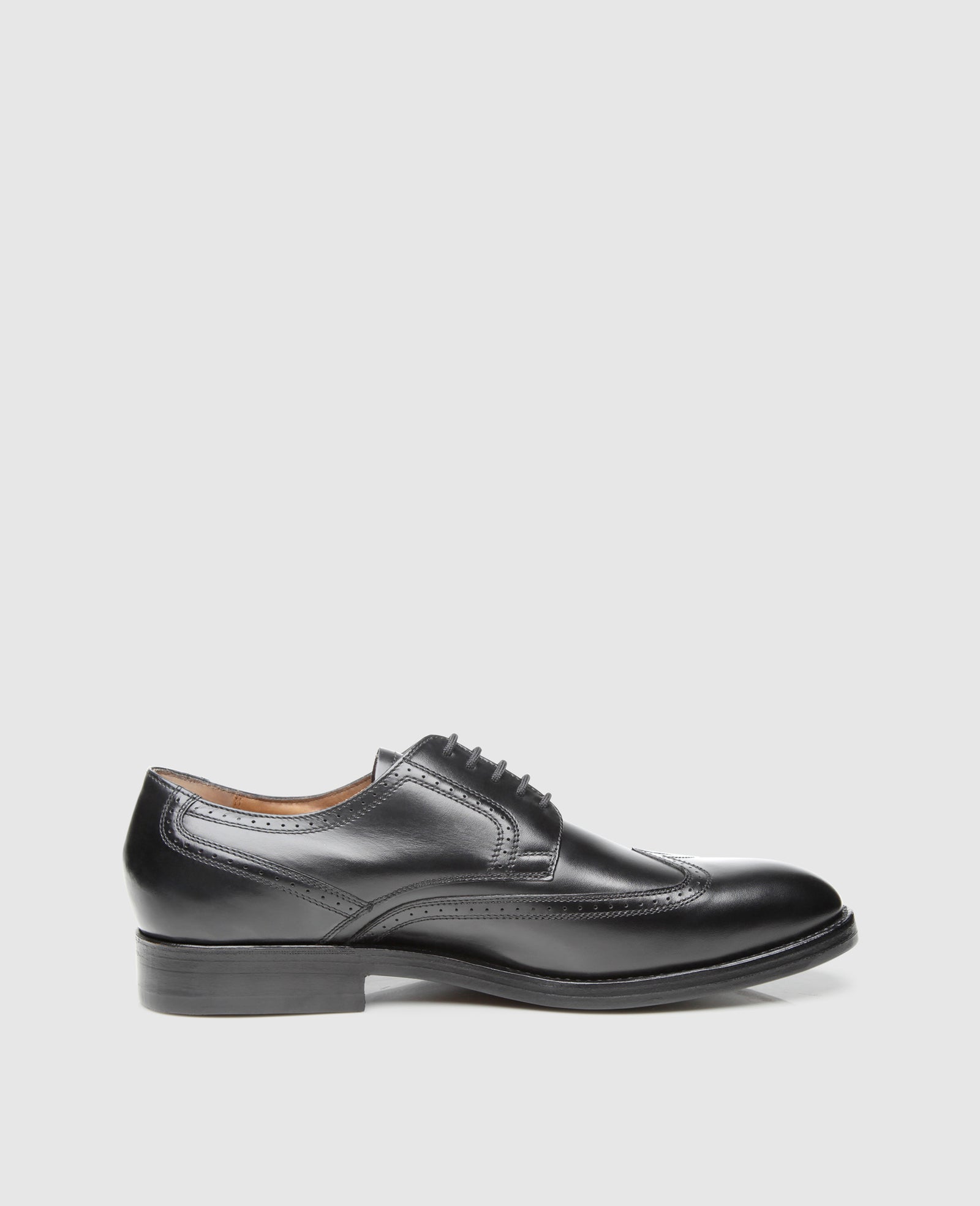 Text: Men's Goodyear-welted shoe made of Boxcalf leather