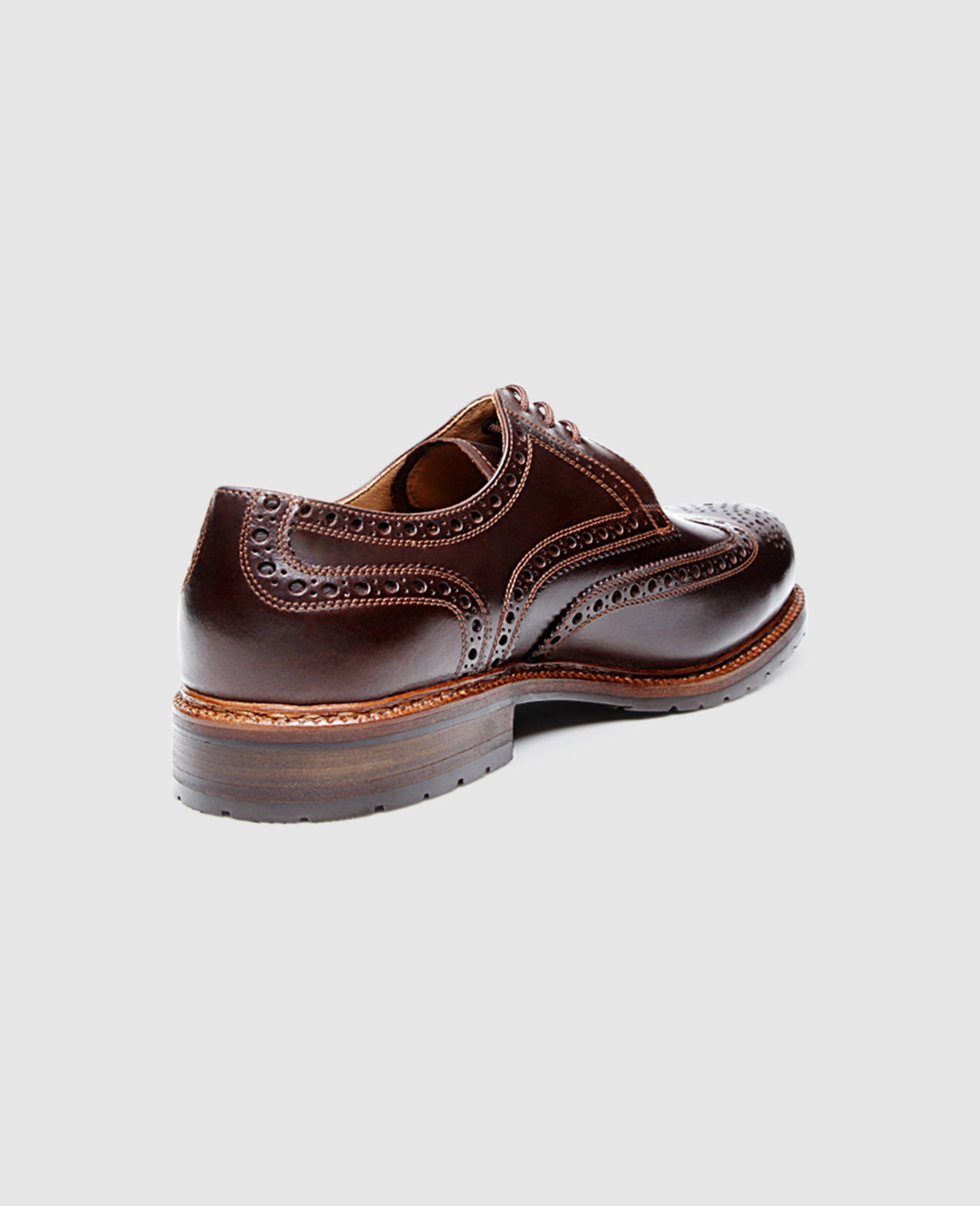 Handcrafted full brogue men's shoe with rubber profile sole