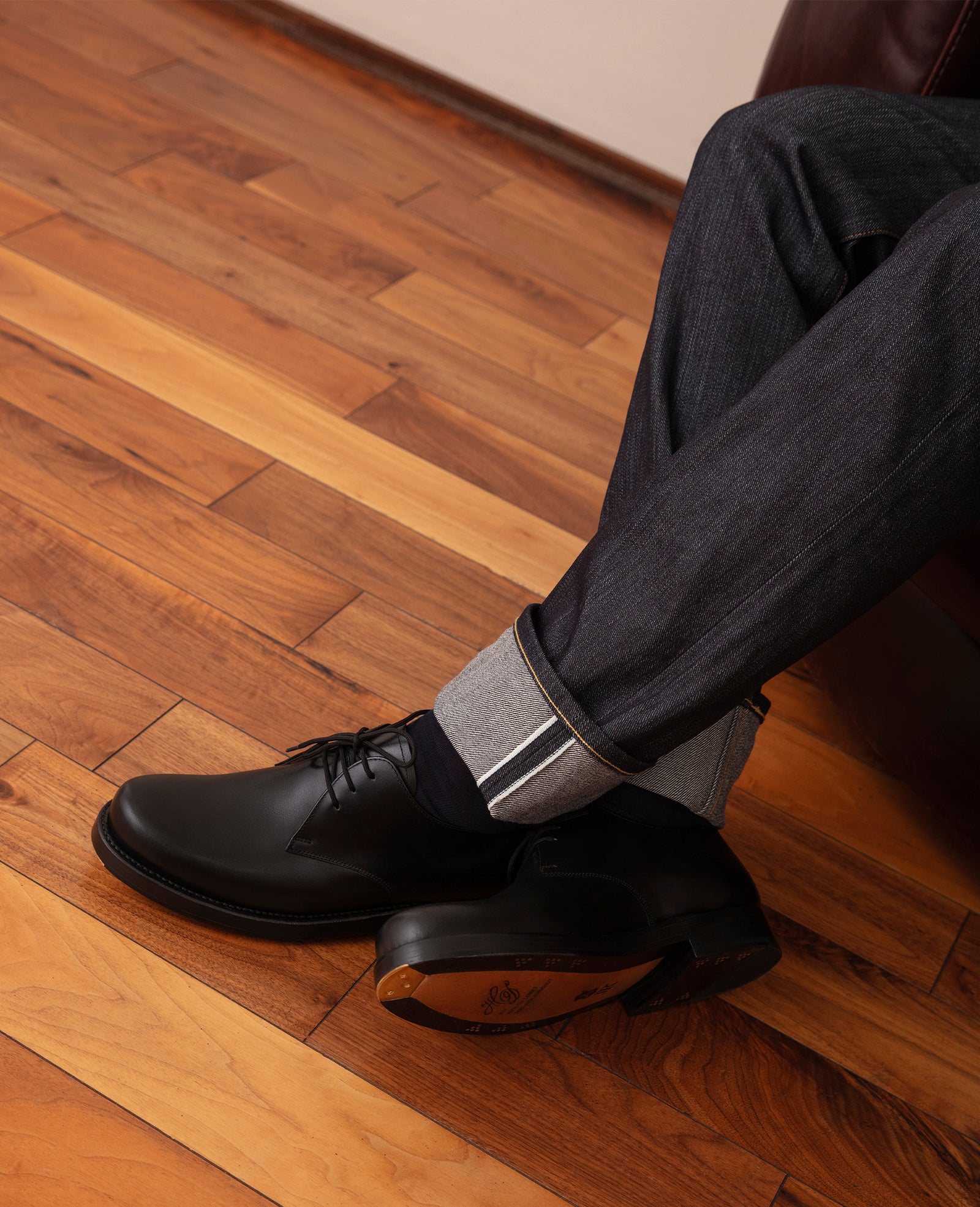 Text: Handcrafted Plain Derby made of Boxcalf leather