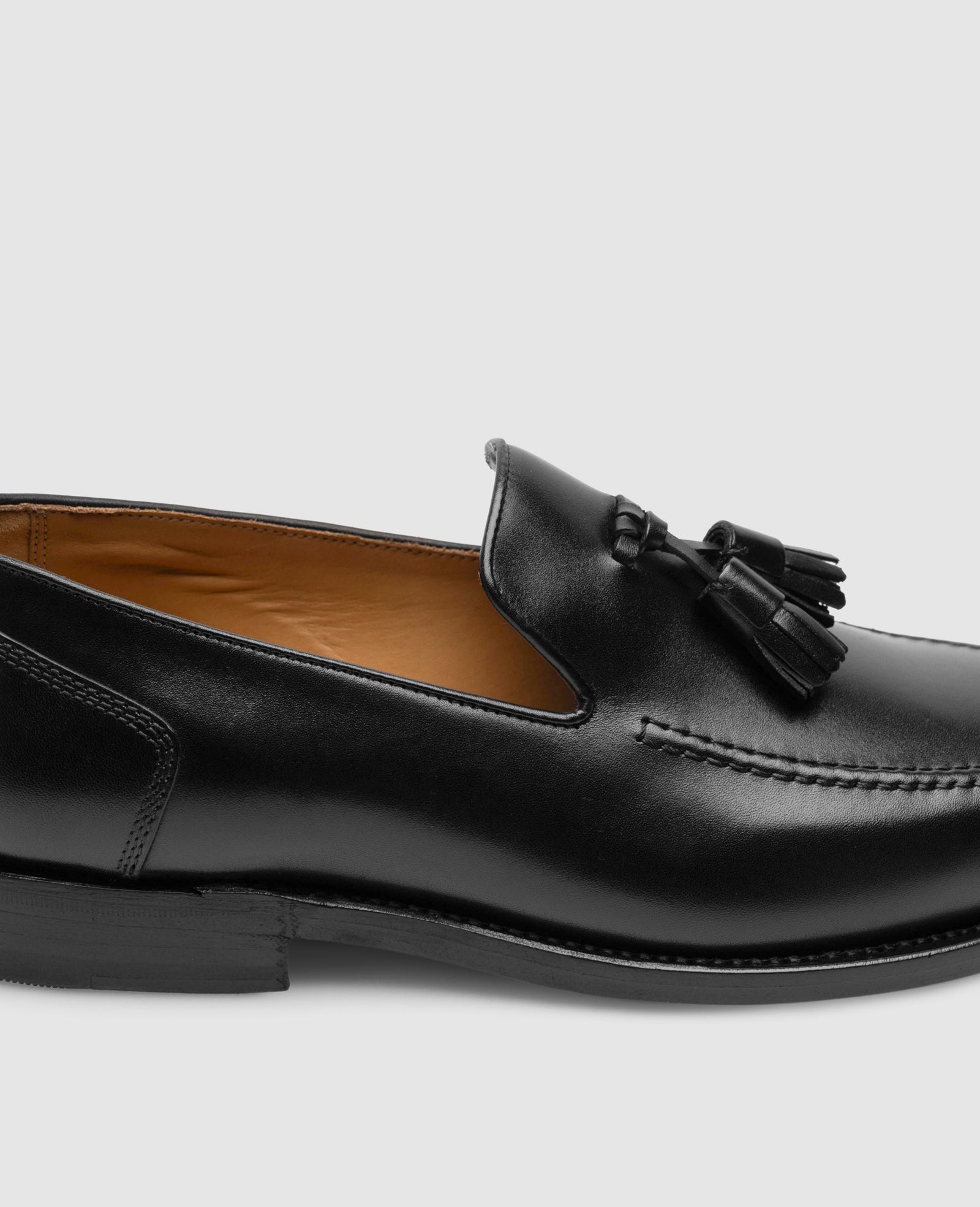Wien Plain Tassel BC - Black – Heinrich Dinkelacker