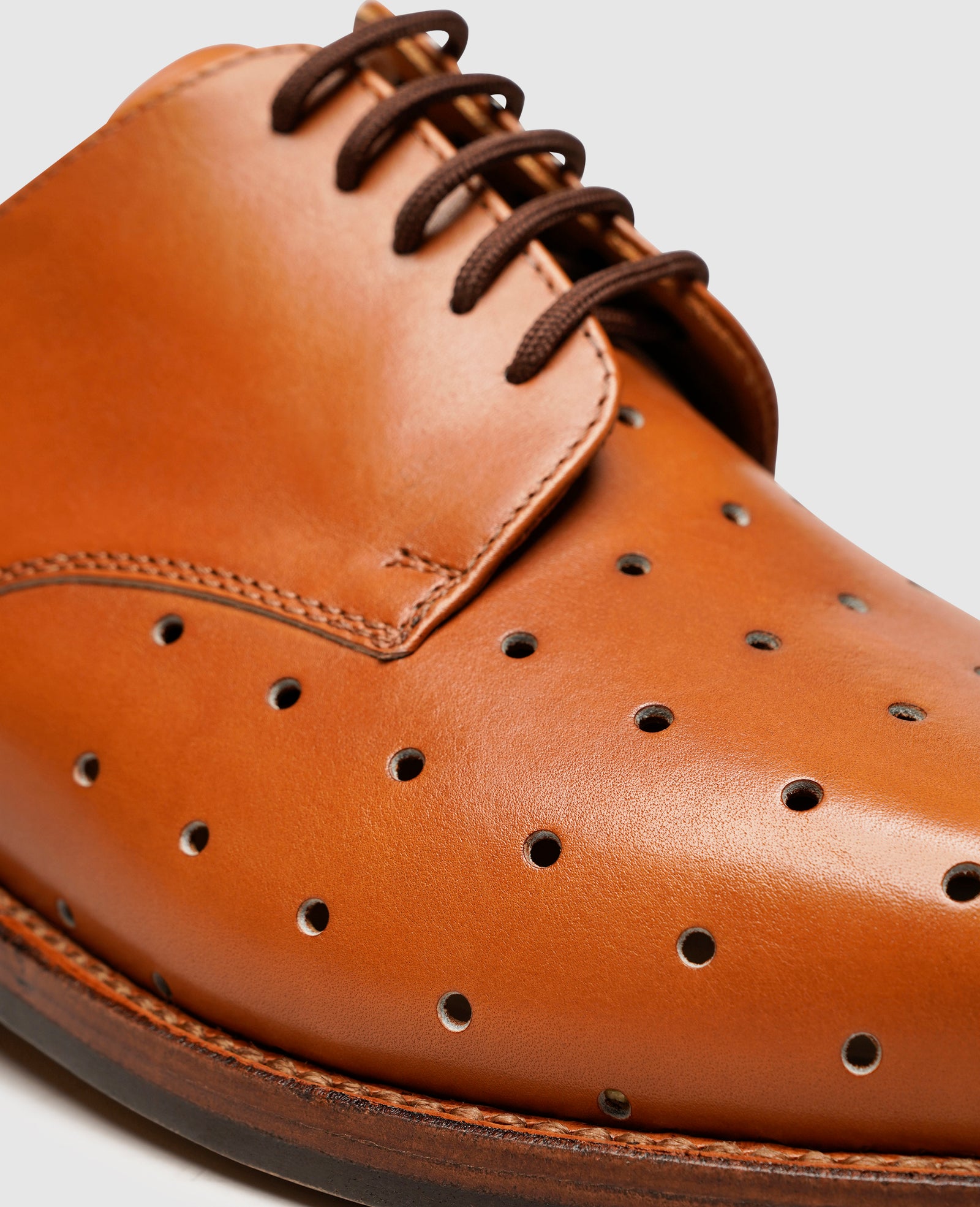 Men's shoes with perforated upper leather | Heinrich Dinkelacker