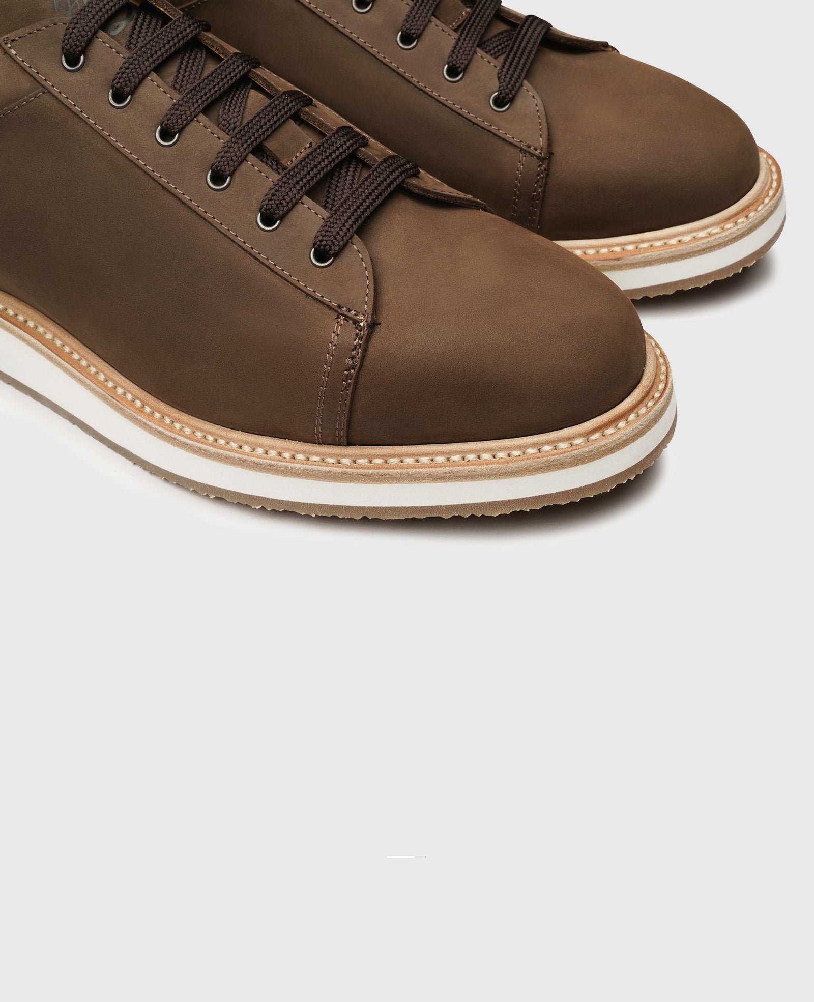 Men's suede sneakers with hand-stitched frames | Heinrich Dinkelacker