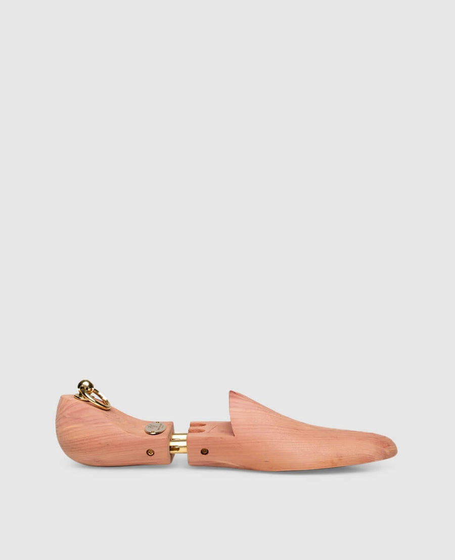 High-quality cedar wood shoe trees | Heinrich Dinkelacker